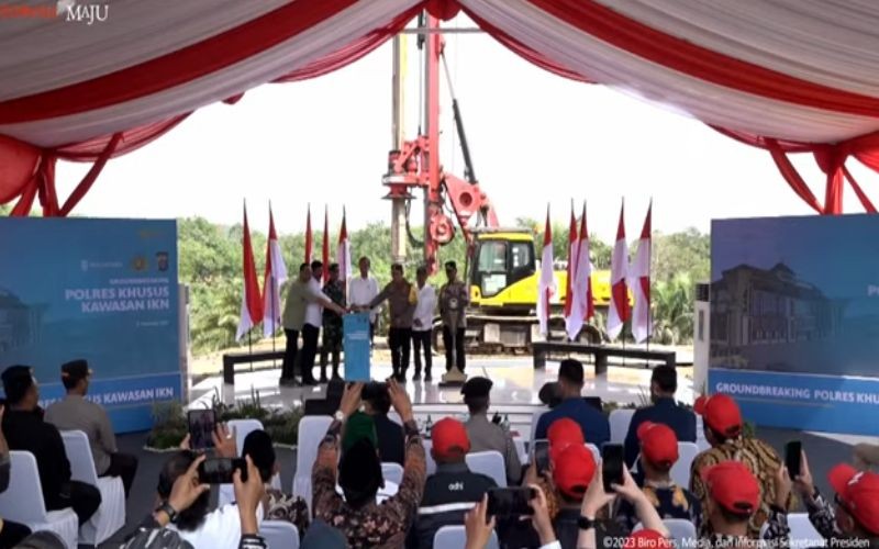 Jokowi Groundbreaking Polres Khusus Kawasan IKN Senilai Rp160 Miliar. Foto: BPMI Setpres