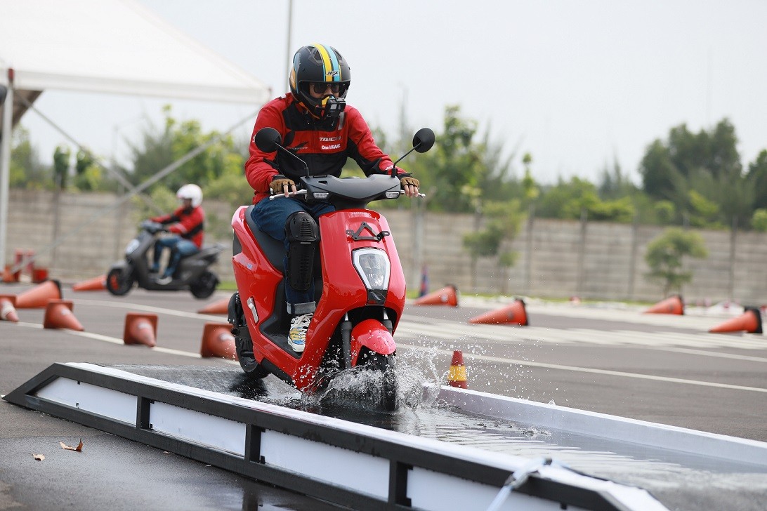 Motor Listrik Honda EM1 e: Dibanderol Mulai Rp33 Juta, Sudah Dapat Subsidi. (Foto: MNC Media)