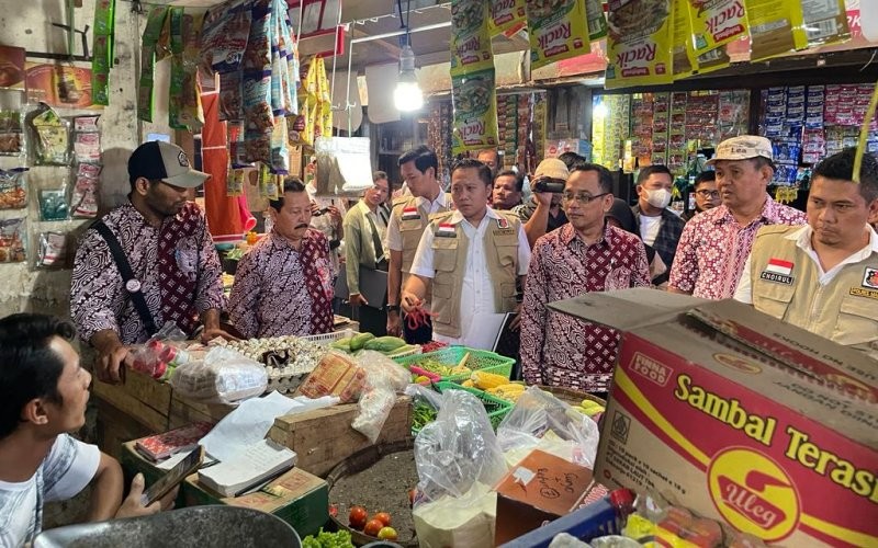 Harga cabai merah di Malang, Jawa Timur (Jatim) turun menjelang libur panjang Natal 2023 dan Tahun Baru 2024.