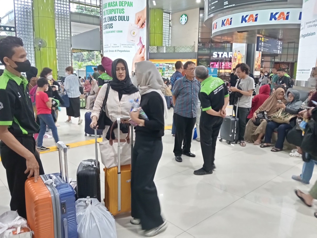 Stasiun Gambir Dipadati Penumpang Saat Libur Natal 2023, Ini Penampakannya