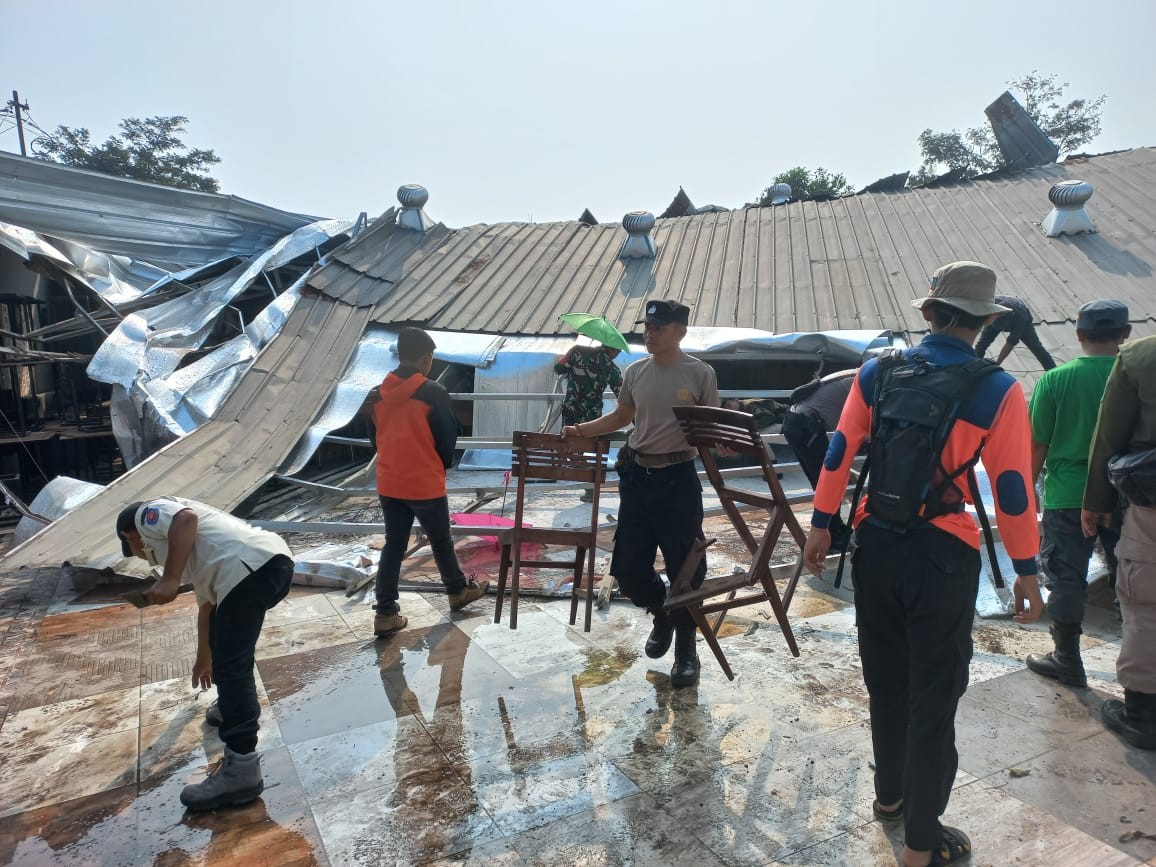 Kabupaten Bandung Diterjang Angin Kencang dan Banjir, 102 Rumah Rusak (Foto: MNC Media)