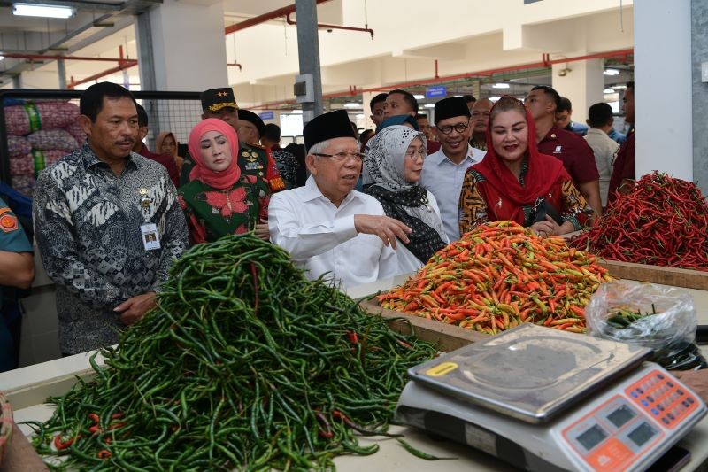 Wapres Kunjungi Pasar Johar Selatan Semarang, Pedagang Keluhkan Harga Naik. (Foto: Dok. Biro Pers Setwapres)