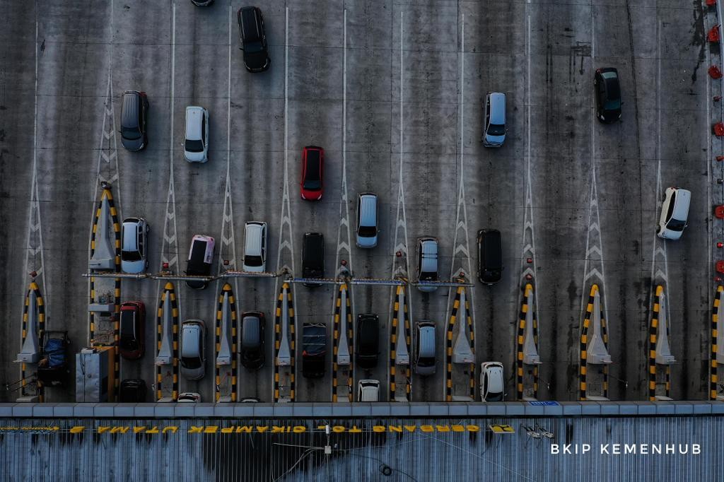 Puncak Arus Kendaraan di Tol Transjawa Diprediksi Terjadi pada 1-2 Januari 2024. (Foto: MNC Media)