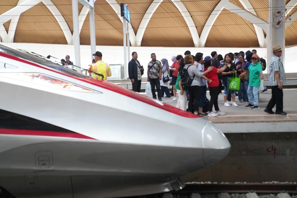H-2 Tahun Baru, KCIC Berangkatkan 20 Ribu Penumpang Whoosh. (Foto: MNC Media)