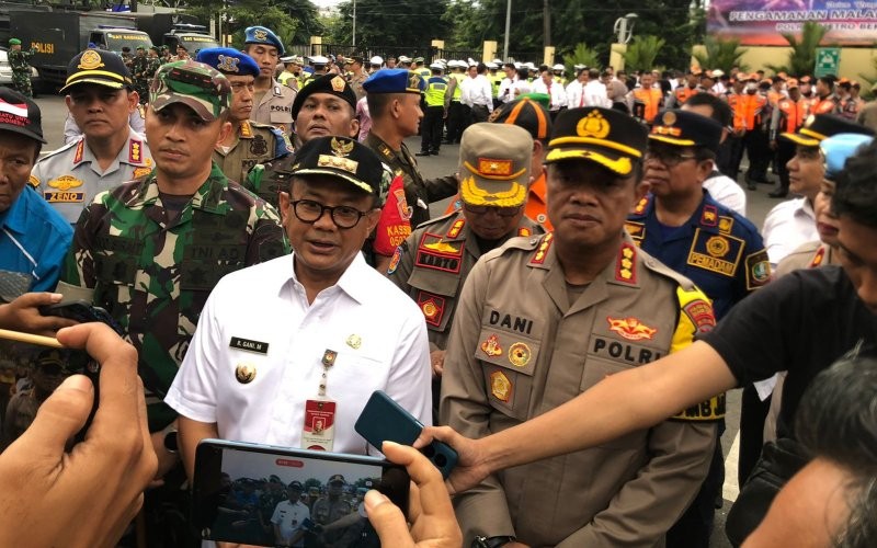 Polres Metro Bekasi terjunkan 750 personel untuk amankan perayaan pergantian tahun baru 2024. (Danandaya Arya/MPI)