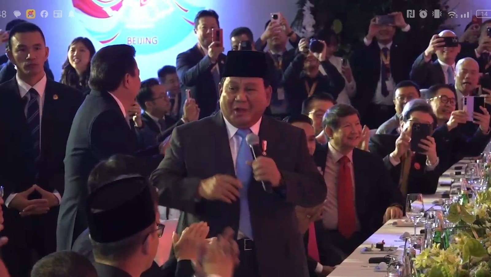 Presiden Prabowo Nyanyikan Lagu O Ulate di Forum Bisnis Indonesia-China 
