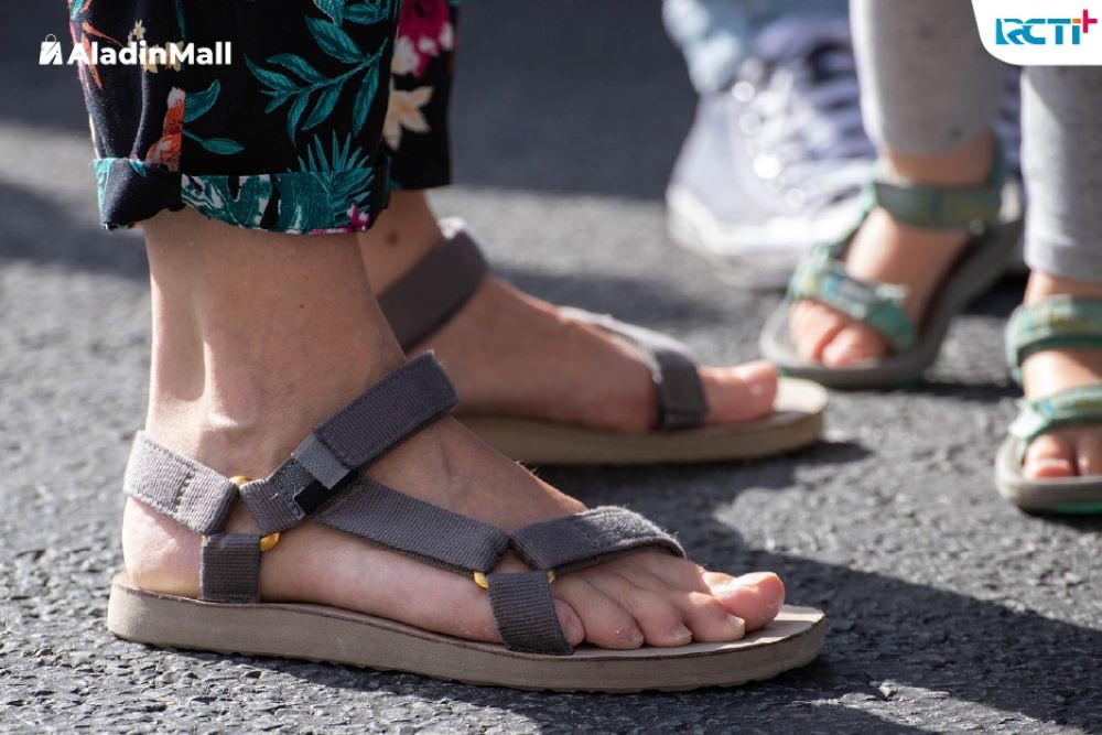 Nyaman Dipakai, Begini Cara Memilih Ukuran Sandal yang Pas di Kaki. Foto: MNC Media.
