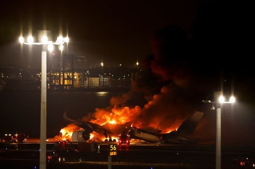 Pesawatnya Tabrakan di Bandara Tokyo, Japan Airlines Rugi Rp 1,6 Triliun. (Foto: REUTERS/Issei Kato)