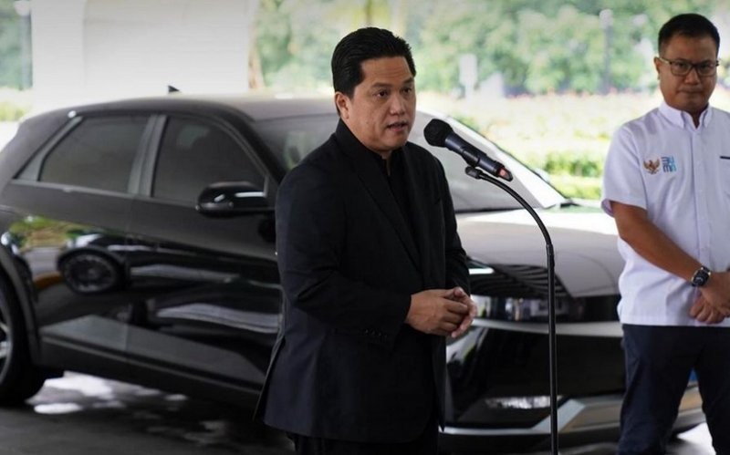 Menteri BUMN Erick Thohir memberikan mobil listrik kepada pejabat tingkat Eselon I dan II di Kementerian BUMN (Instagram)
