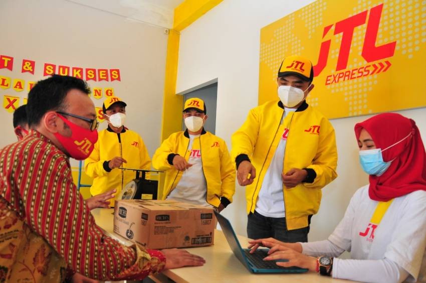 Inilah Cara Lacak Paket Standar Expres. (FOTO: MNC MEDIA)