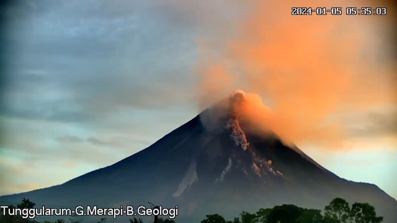 Gunung Merapi Muntahkan Lagi Awan Panas, Jarak Luncur 1 Km ke Arah Kali Boyong (Foto Ist)