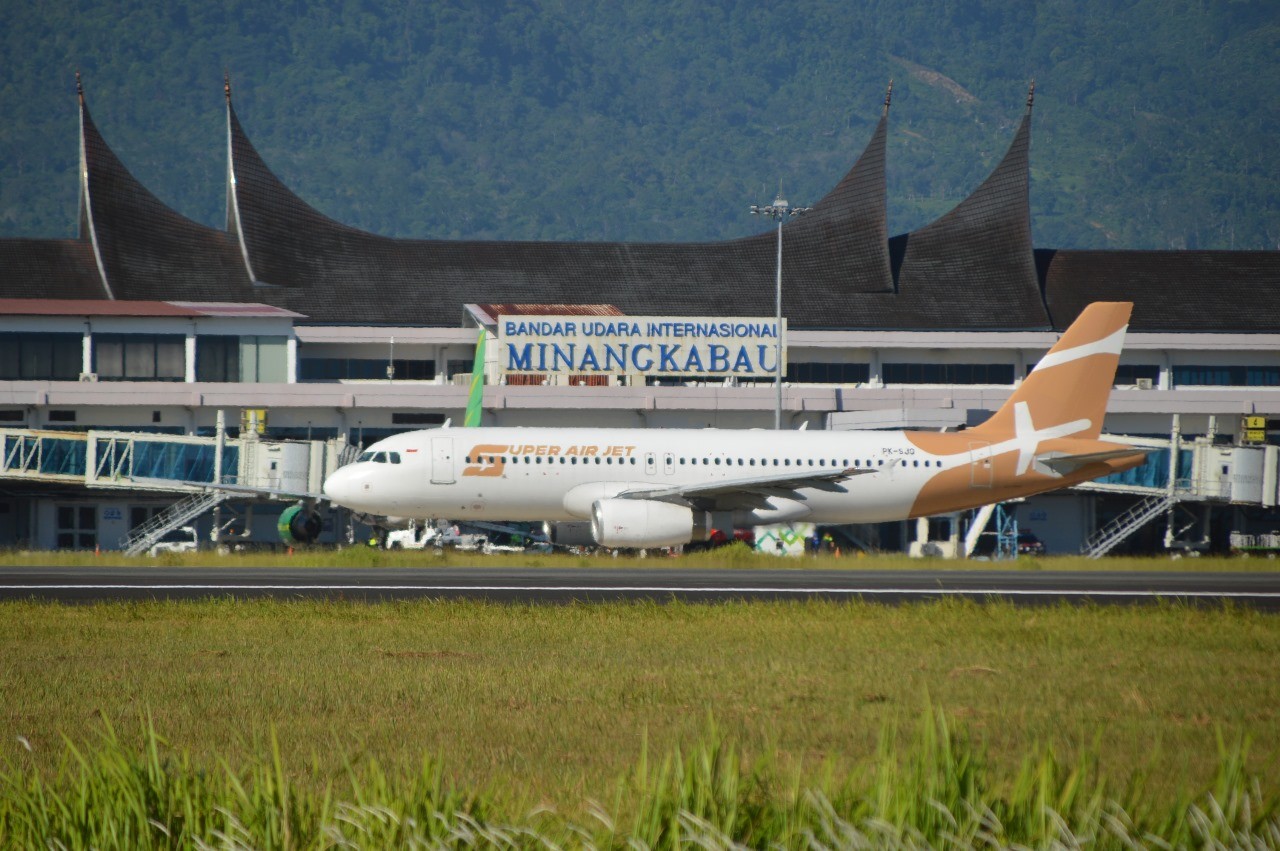 Sempat Ditutup Akibat Erupsi Gunung Marapi, Bandara Internasional Minangkabau Kembali Dibuka  (Foto: dok Kemenhub)