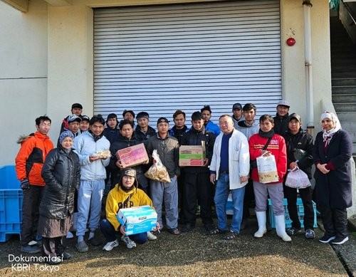 Tim KBRI Tokyo Distribusi Langsung Bantuan untuk WNI Terdampak Gempa Jepang . (Foto: KBRI Tokyo)