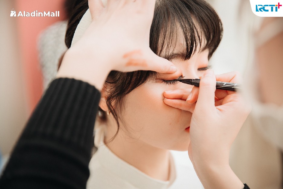 5 Jenis Eyeliner yang Perlu Kamu Ketahui, Pensil hingga Liquid. (Foto: MNC Media)
