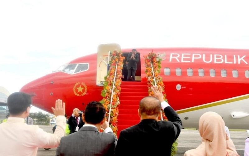 Presiden Jokowi terbang menuju Vietnam usai melakukan kunjungan kerja di Filipina, Kamis (11/1/2024). (Setkab)