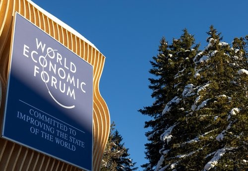 Eight in Ten Chief Economists Expect Global Economy to Avoid Downturn in 2024. (Foto: REUTERS/David Balibouse)