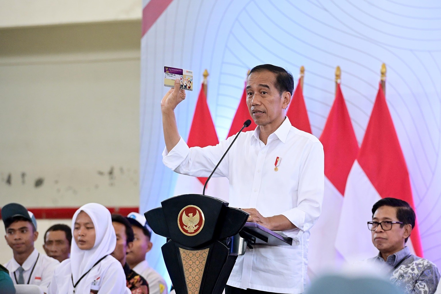 Serahkan Bantuan Program Indonesia Pintar, Jokowi: Anak-Anak Kita Harus Sekolah. (Foto Setpres)