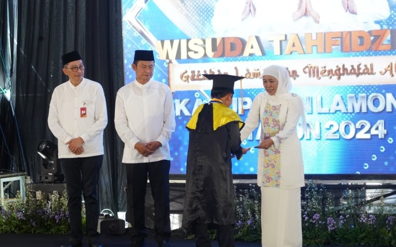 Bank Jatim memberi tabungan kepada 39 siswa penghafal Al-Quran dengan predikat mumtaz. (Lukman Hakim/MPI)