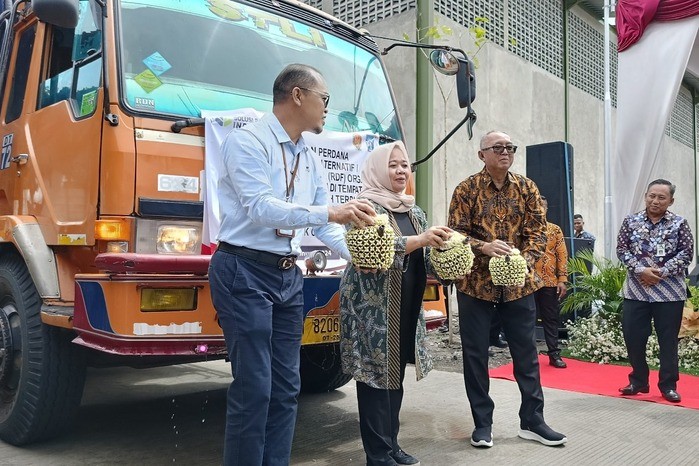 Perdana, Pemkab Sleman Pasok 30 Ton Bahan Bakar dari Sampah untuk SIG (SMGR) (foto: MNC Media)