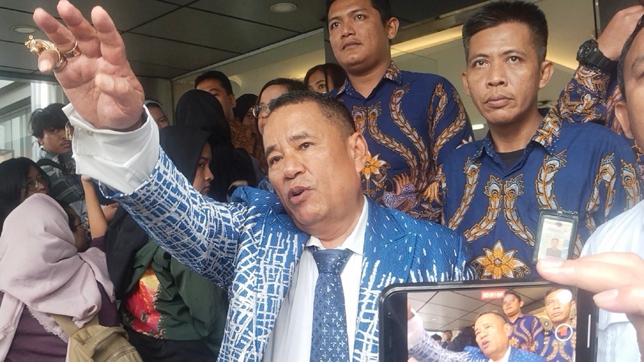 Pajak Hiburan Naik, Hotman Paris Lambaikan Tangan ke Sri Mulyani Sambil Bilang Ini. (Foto Selvianus/MPI)