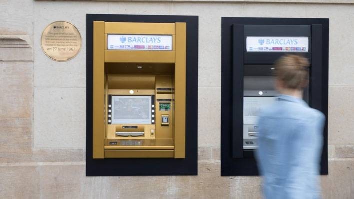Sejarah ATM Pertama di Dunia: Terinspirasi dari Dispenser Coklat, Kini Berusia 57 Tahun. (Foto: Barclays Bank)