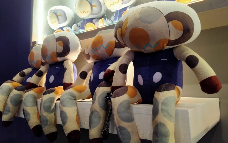 Boneka raksasa di atas mal Tangerang (Isty Maulidya/MPI)