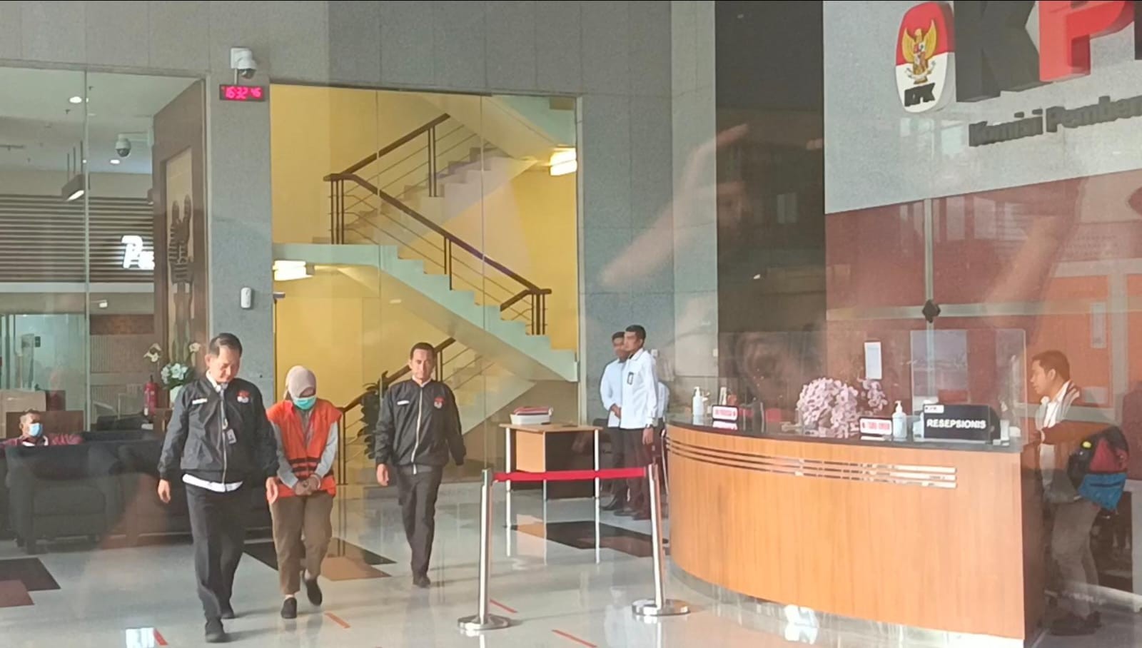 KPK Umumkan 1 Tersangka terkait OTT di Sidoarjo. (Foto: Nur Khabibi/MNC Media)