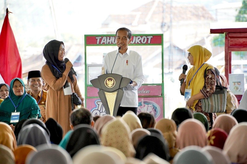 Bangga, Jokowi Beri Iriana Hadiah Tas Buatan Nasabah PNM Wonogiri (Foto Dok PNM)