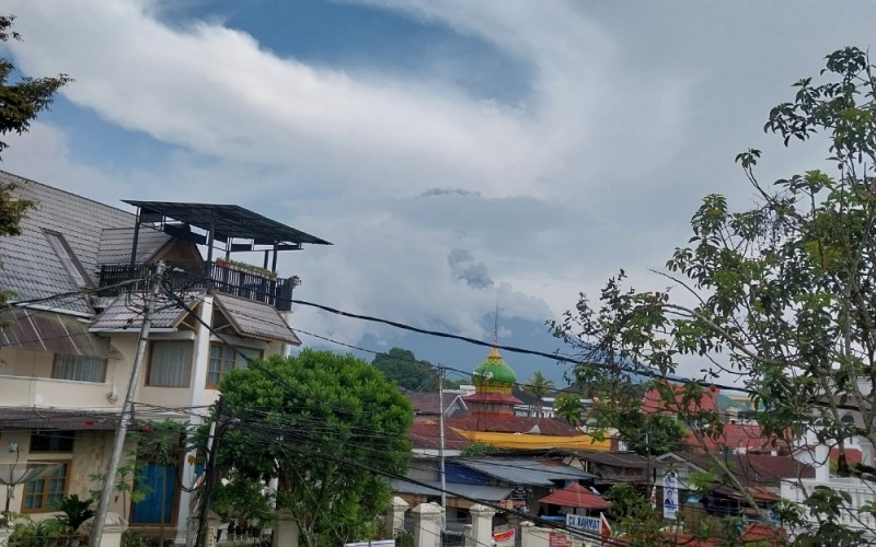 Gunung Marapi di Sumatera Barat, kembali mengalami erupsi sore ini, Selasa (6/2/2024) pukul 16.04 WIB (Istimewa)