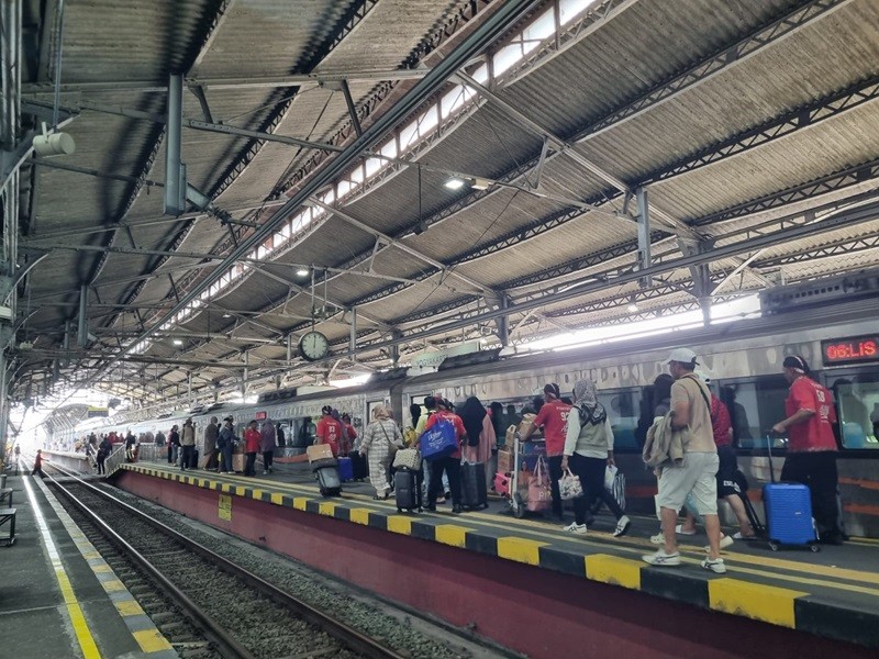 Libur Isra Mikraj, Jumlah Penumpang Kereta di Stasiun Ini Melonjak 66 Persen (Foto Erfan Erlin)