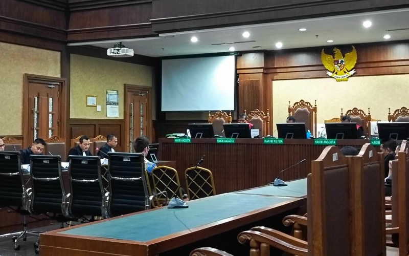 Eks Komisaris PT Wika Beton, Dadan Tri Yudianto dituntut JPU KPK dengan hukuman 11 tahun 5 bulan penjara (Nur Khabibi/MPI)