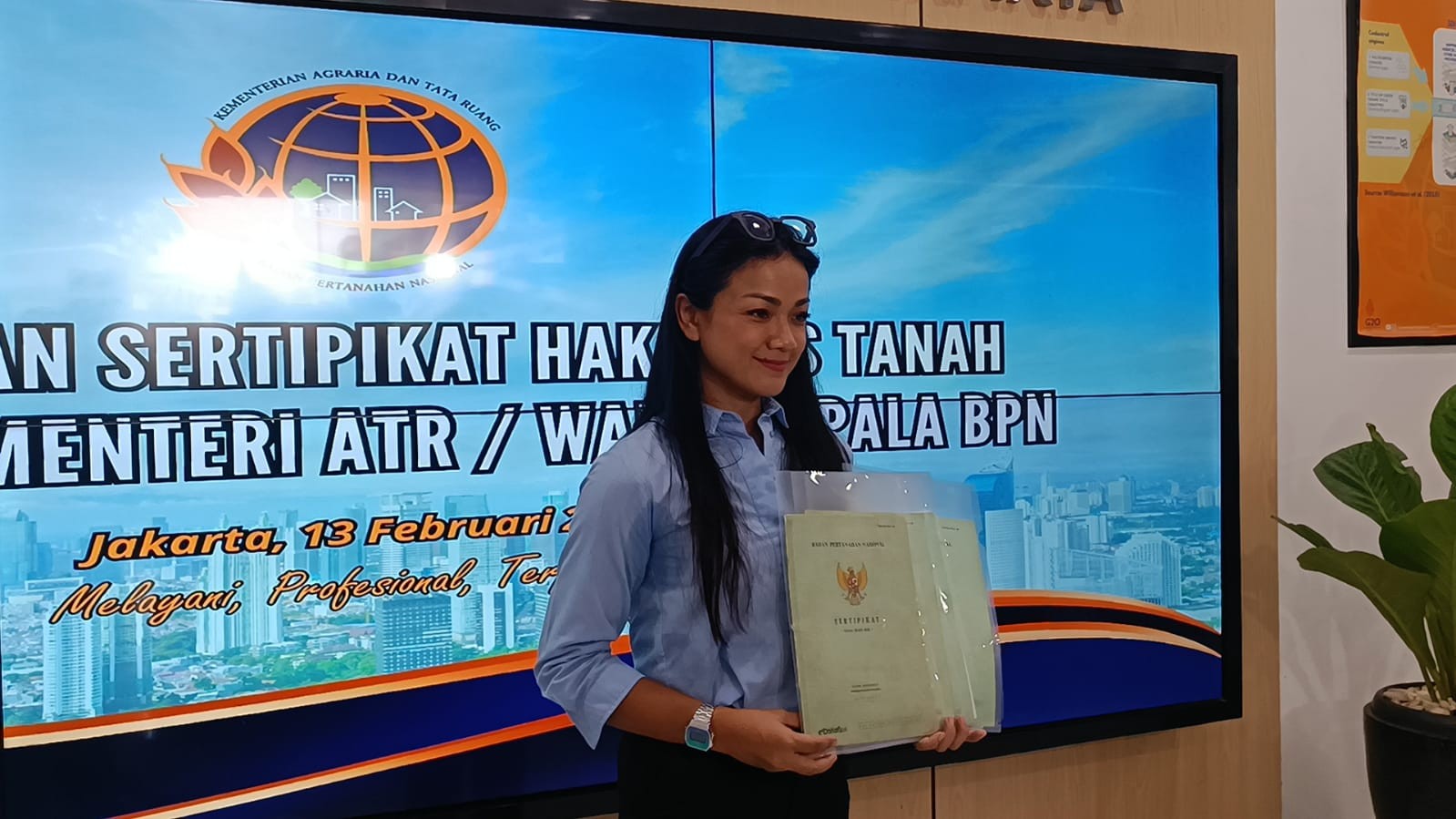 Nirina Zubir Semangati Korban Mafia Tanah Terus Perjuangkan Haknya. (Foto Ravie/MPI)