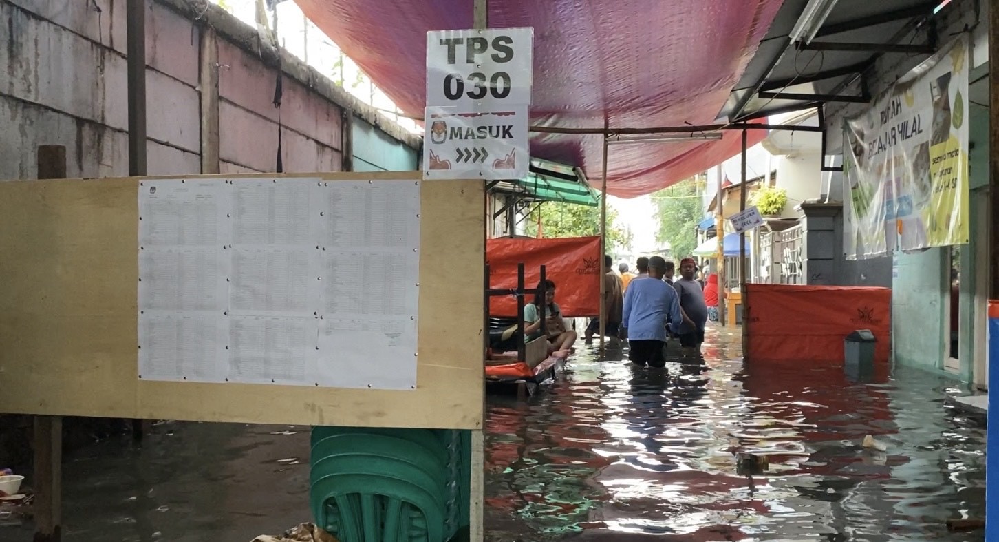 TPS 030 Kedoya Jakarta Utara Banjir, Proses Pencoblosan Ditunda. (Foto: MNC Media)