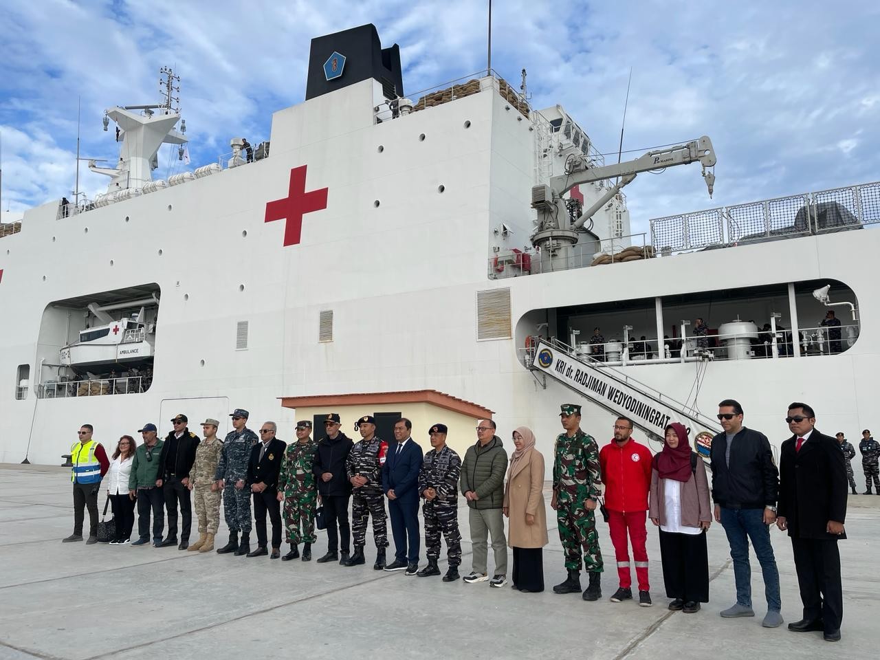 Indonesian Navy Hospital Ship Distributes Aid for Palestine. (Foto: KBRI Kairo)