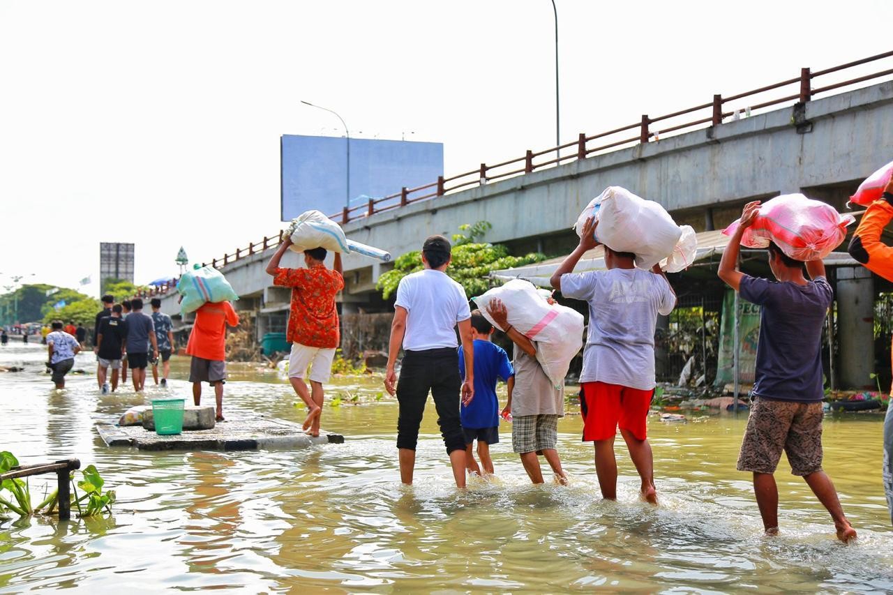 Kemensos Buka Dapur Umum untuk Puluhan Ribu Korban Banjir Demak. (Foto: Dok. Kemensos)