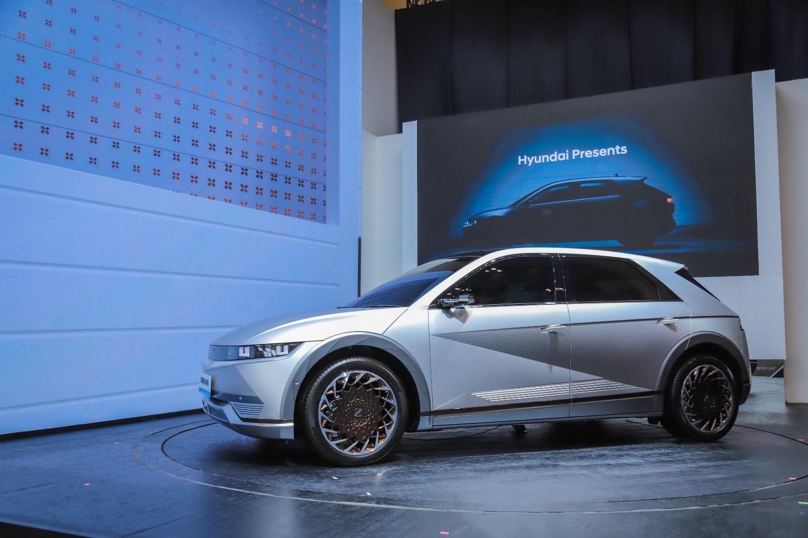 Hyundai Luncurkan Tiga Mobil Listrik Sekaligus di IIMS 2024. (Foto: Fadli/MNC Media)