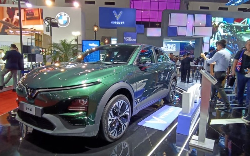 VinFast Auto resmi meluncurkan rangkaian kendaraan listrik kemudi kanan pertamanya di Indonesia International Motor Show (IIMS) 2024. (Foto: Syifa Fauziah/MPI)