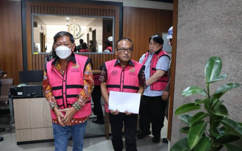 Penyidik Jampidsus Kejagung menetapkan lima orang tersangka terkait dugaan tindak pidana korupsi dalam tata niaga komoditas timah (Kejagung)
