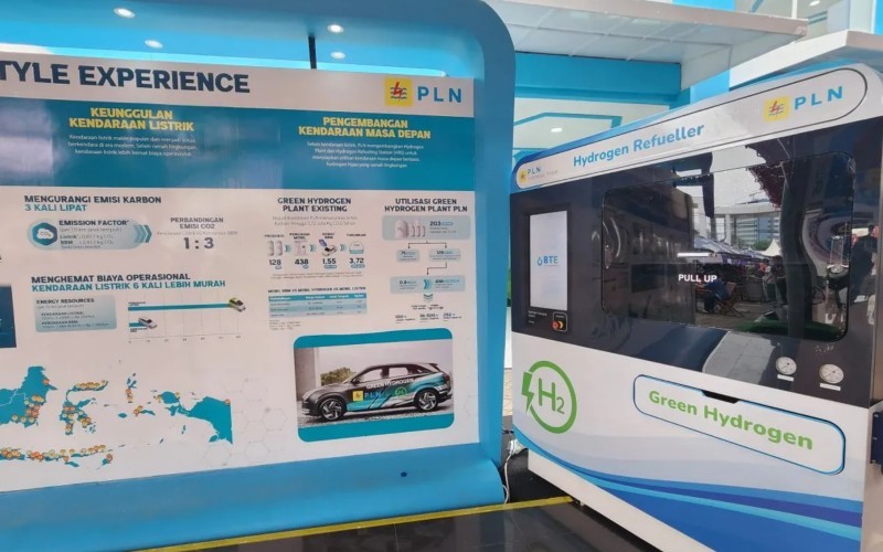 PT PLN Indonesia Power mejeng di ajang pameran IIMS 2024. Di sana, PLN memamerkan stasiun pengisian kendaraan hidrogen (PLN)