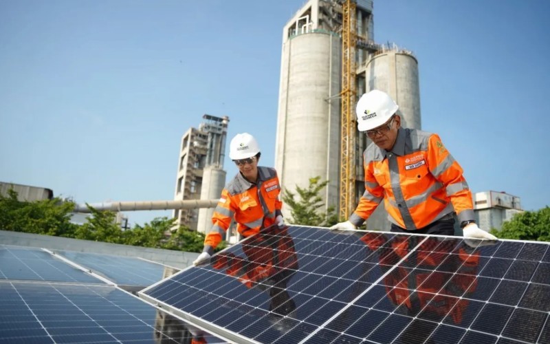 PT Semen Indonesia (Persero) Tbk (SIG) memasang Pembangkit Listrik Tenaga Surya (PLTS) Atap dengan kapasitas 6,39 MWp.