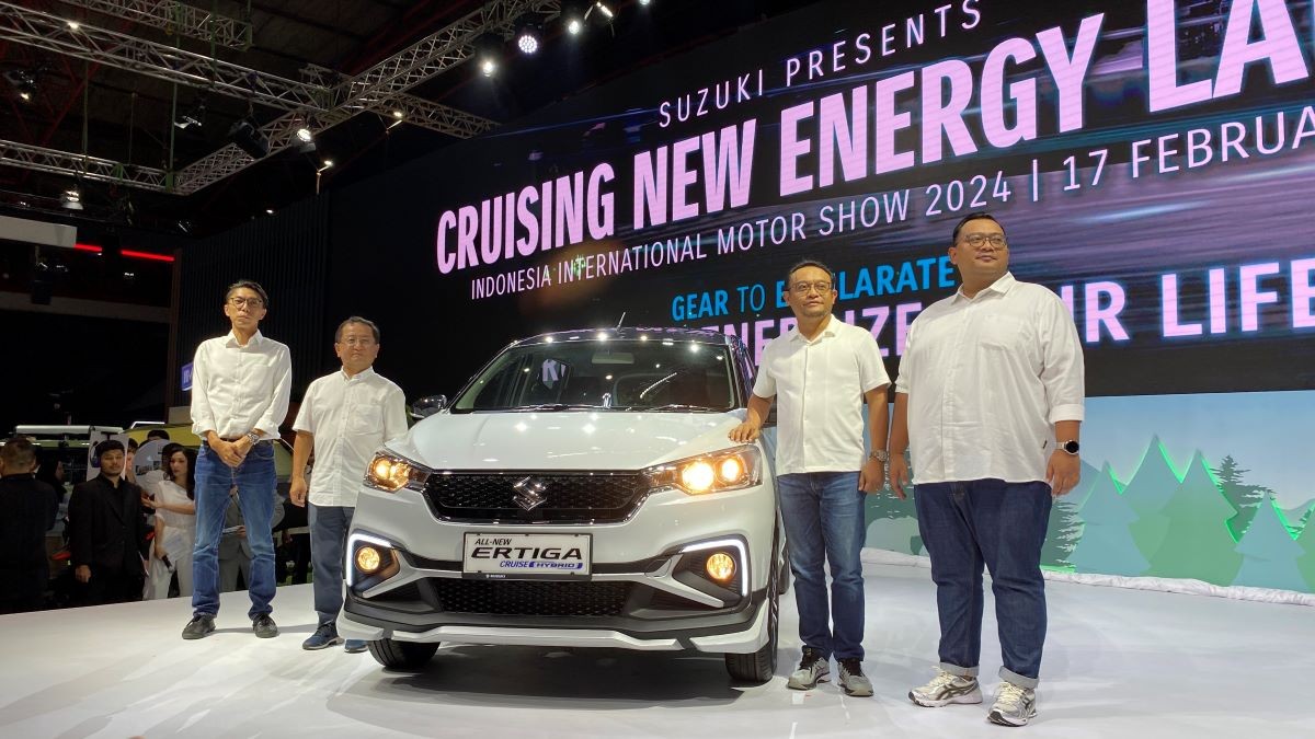 Suzuki Luncurkan Ertiga Cruise Hybrid di IIMS 2024, Dibanderol Mulai Rp280 Jutaan. (Foto: Fadli/MNC Media)