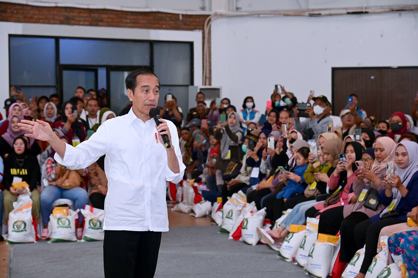 Jokowi Sebut Gagal Panen Pemicu Harga Beras Menggila. (Foto Setpres)