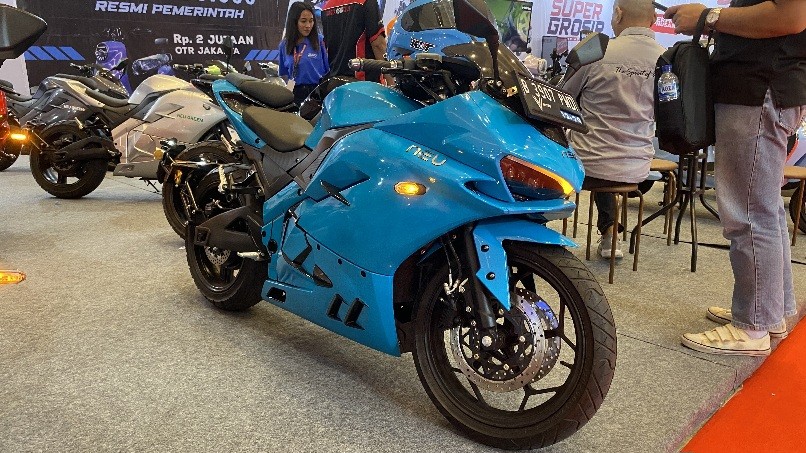 Mejeng di IIMS 2024, Ini Spesifikasi Motor Listrik yang Dipakai Gibran. Foto: MNC Media.