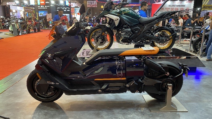 Seharga Rumah, Intip Motor Listrik Termahal di IIMS 2024. Foto: MNC Media.