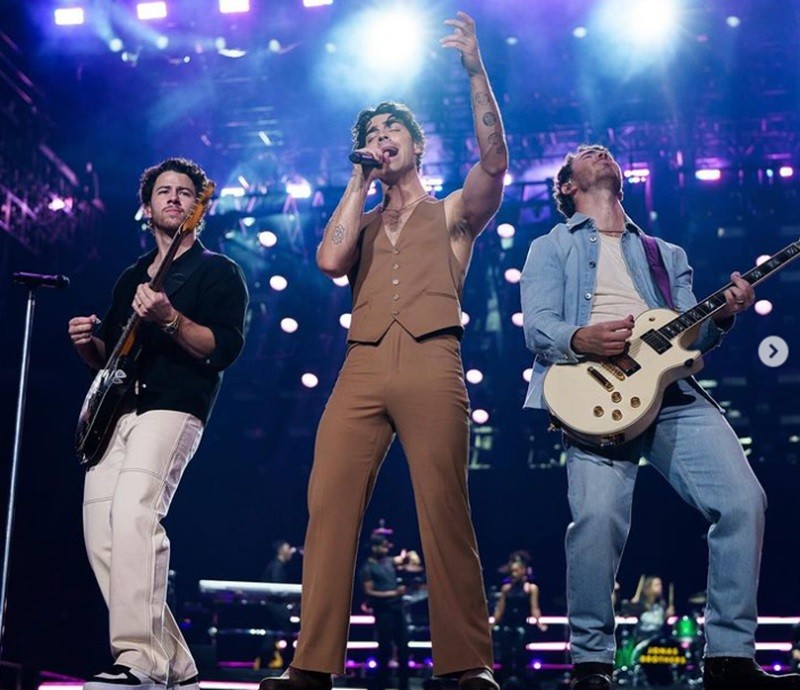 Konser di RI, Jonas Brothers Bakal Pakai Batik dan Disuguhkan Nasi Goreng (Foto Instagram @jonasbrothers)
