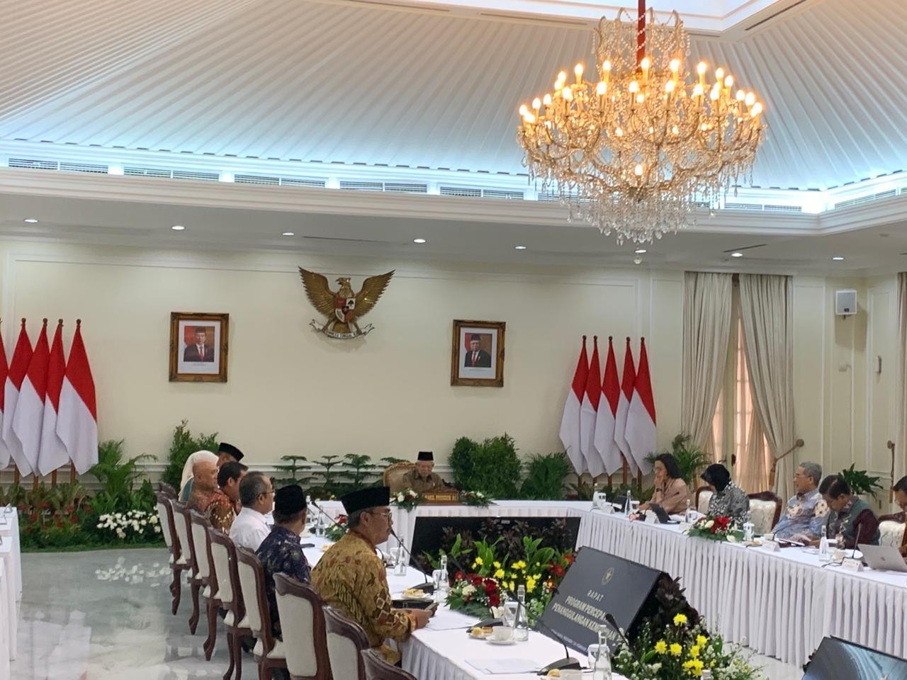 Wapres Pimpin Rapat Tingkat Menteri, Ada Risma hingga Sri Mulyani. (Foto: MNC Media)