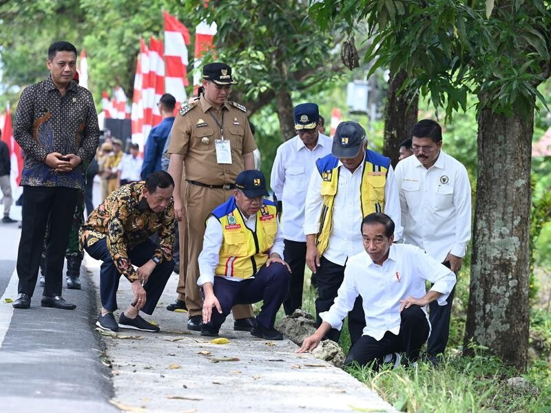 Resmikan 27 Ruas Jalan, Jokowi: Konektivitas Antar Daerah Semakin Baik. (Foto: MNC Media)