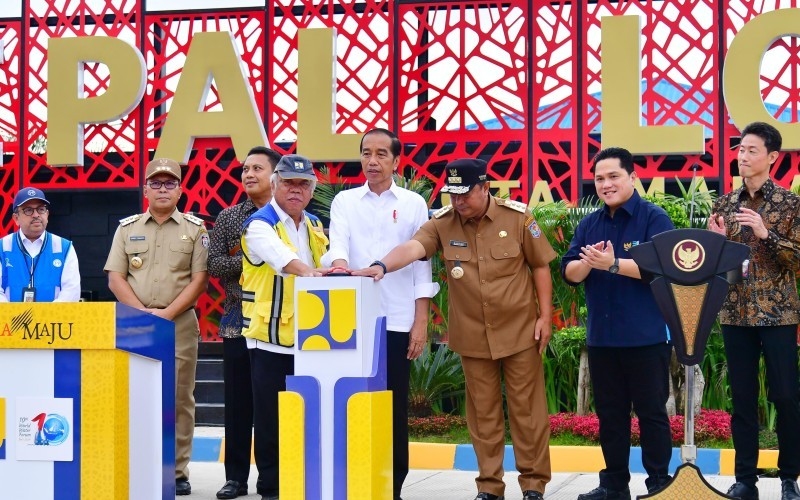 Presiden Jokowi meresmikan Sistem Pengelolaan Air Limbah Domestik Terpusat (SPAL-DT) Losari, Kota Makassar, Sulawesi Selatan, Kamis (22/2/2024).  (Setkab)