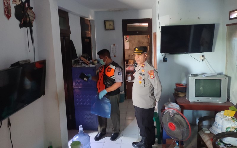 Petani berinisial SU (56) kehilangan 90 gram emas dan uang tunai Rp37 juta. (MNC Media)