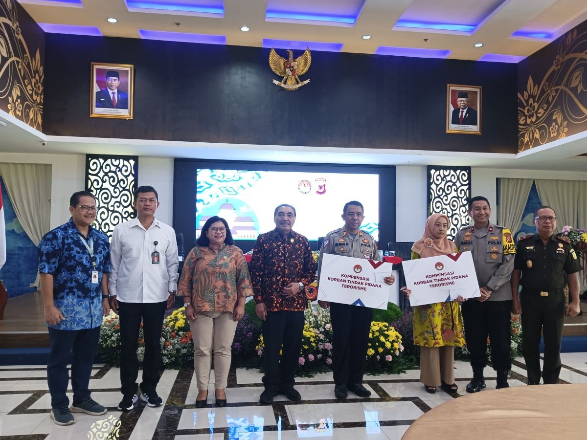 LPSK Beri Kompensasi Rp901 Juta untuk 30 Korban Bom Mapolsek Astana Anyar. (Foto: Agung Bakti/MNC Media)